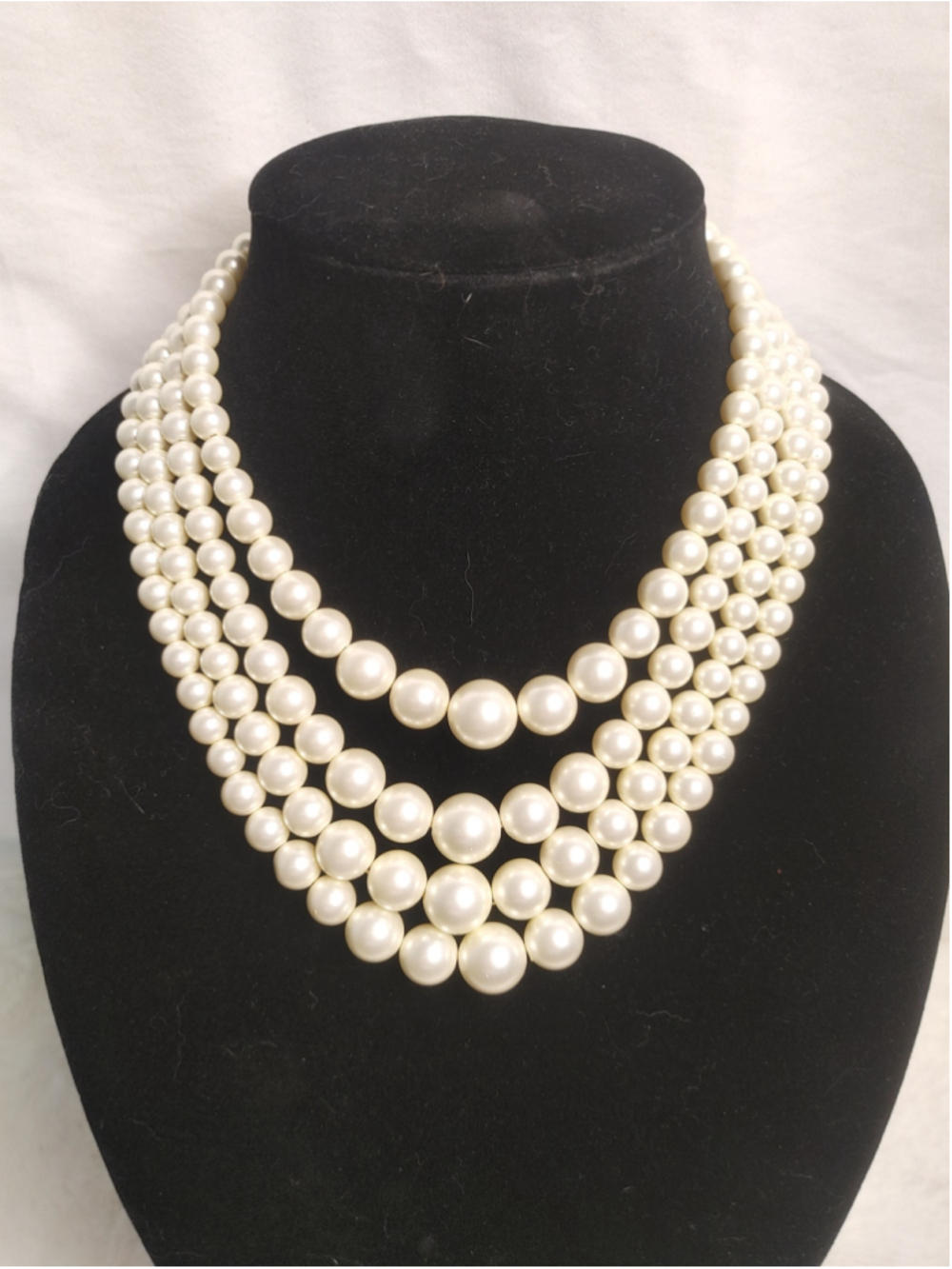 Vintage Women's Unbranded White Faux Pearl 4 Strand Statement Necklace - Picture 3 of 13